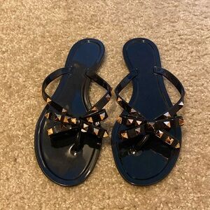 Black flip flops with bow detail